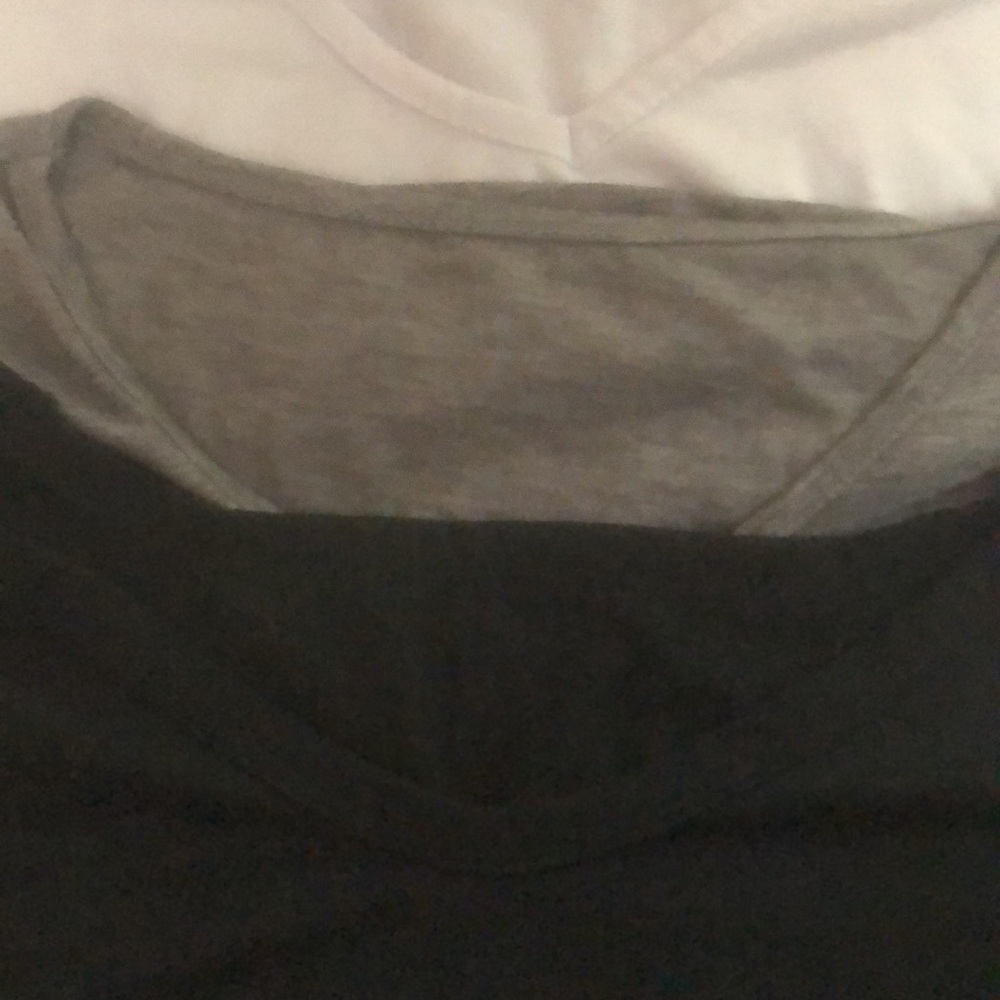 Three basic t- shirts size medium - Picture 3 of 4